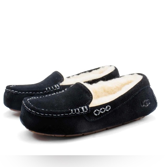 UGG NWOT Black suede Moccasins with Cream Lining women’s size 9 - Picture 3 of 8